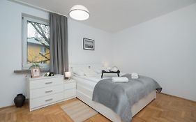Jozefinska Apartment With Balcony Cracow By Noclegi Renters